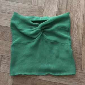 Grön tubtopp  - Härlig tubkjol perfekt nu till sommare☀️🌸. Begagnat skick. Bar att skriva vid eventuella frågor💘