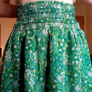 Zara Sommar Volang Kjol  - Säljer nu denna snygga volang kjol Ifrån Zara. I fint skick. Storlek: S 36  Vid frågor eller funderingar kontakta mig gärna 😊🌻🌞❤