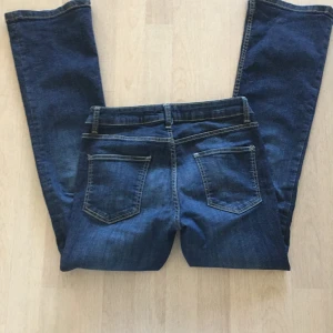 Bootcut byxor - Säljer mina bootcut byxor pga dom är flr korta för mig  Använt några gånger men är i väldigt bra skick ! Frågor kan ni skriva till mig
