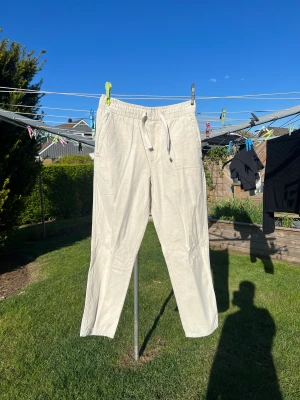 Linnebyxor Zara - Linnebyxor från Zara storlek S skick 10/10 Pris: 200kr köpt på Zara.com