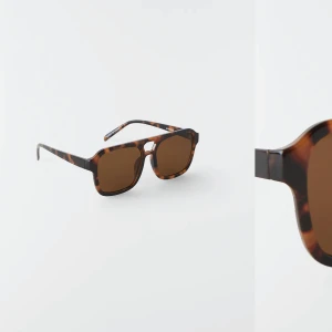 Solglasögon  - Säljer dessa solglasögon då det inte kommer till användning , använda 1 gång. Skriv dm vid frågor ☀️💕