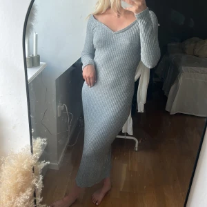 Långklänning ifrån bikbok - Storlek M!! Super skön ribbstickad, använd få gånger så bra skick