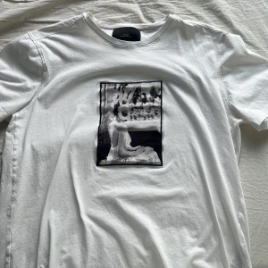 Limitato t-shirt  - Säljer en limitato t-shirt i bra skick Finns inga hål eller märken på den. Lite liten i storleken