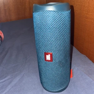 Jbl högtalare  - Bra ljud och lätt att bära runt på