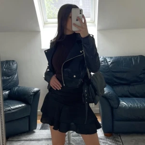 Skinnjacka  - Har köpt denna fina skinnjackan från pull&bear i Spanien. Säljer pga den är lite för liten för mig. Fråga mig gärna om ni har frågor ✨pris kan diskuteras. 