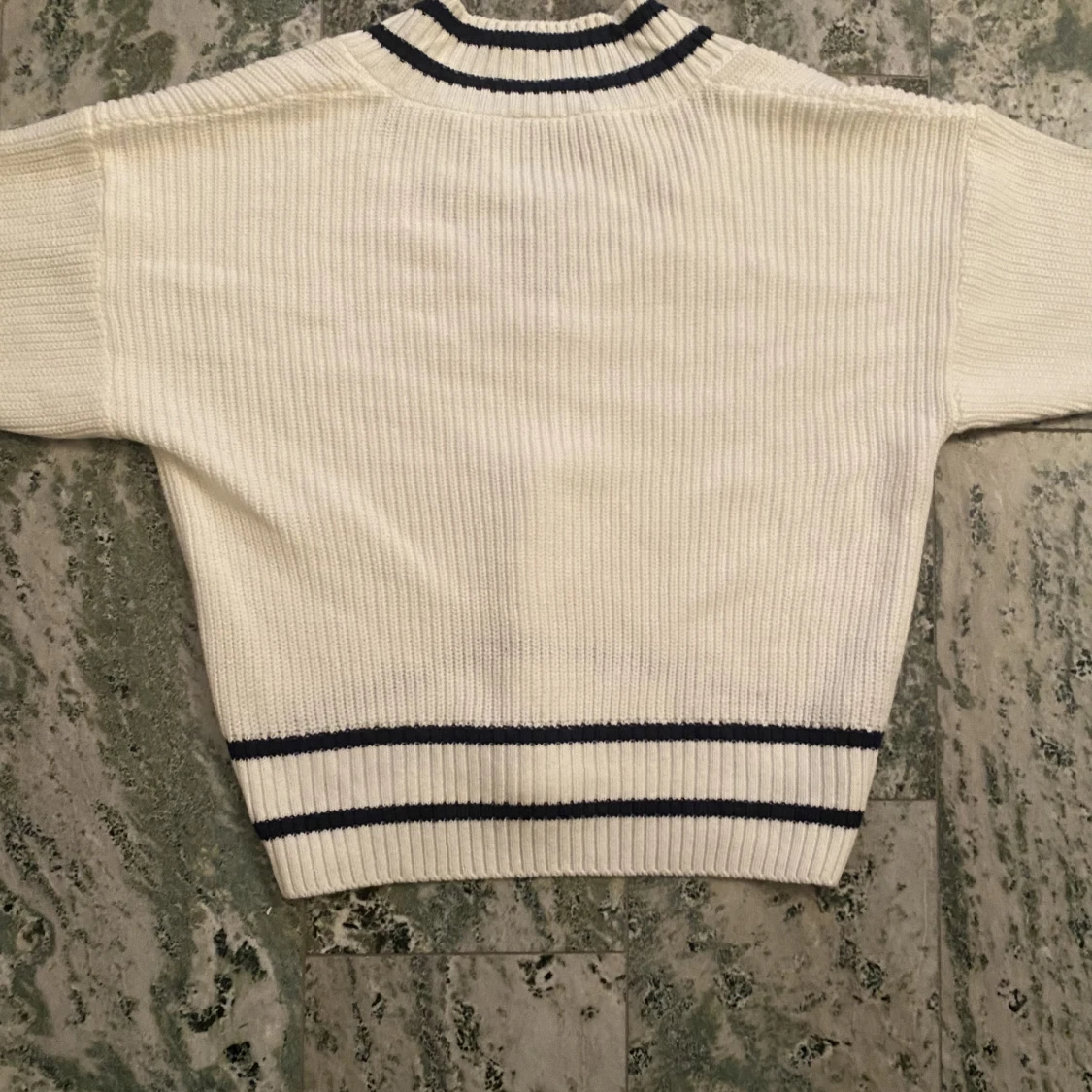 V - ringad stickad tröja  - 91
