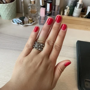 Nit-ring från Edblad😜 - Storlek M, köpt för 400, knappt använd jätte bra skick KÖPAREN STÅR FÖR FRAKT: 15 kronor