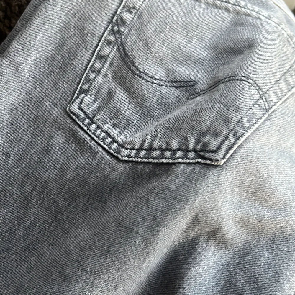 Jeans straight leg - använda ett fåtal gånger och som säljs i ett mycket gott skick. Jeans & Byxor.