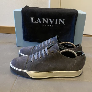 Lanvin Dbb1 - Tjenan! Säljer mina skor från Lanvin, skick 9/10. Size 8 vilket motsvarar storlek 42. Skorna kommer med dustbag. Skorna passar storlek 43.