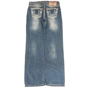 Baggy True religion jeans i modellen Billy super T. Storlek 34x34, benöppning 22cm!! Använd gärna köp nu!