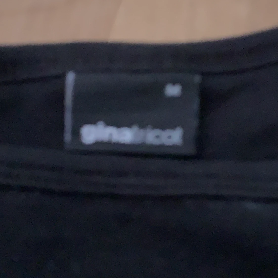 Svart topp som sitter jättebra  - 90