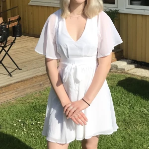 Studentklänning - Jättefin studentklänning som endast kommit till användning en gång, storlek 34❤️