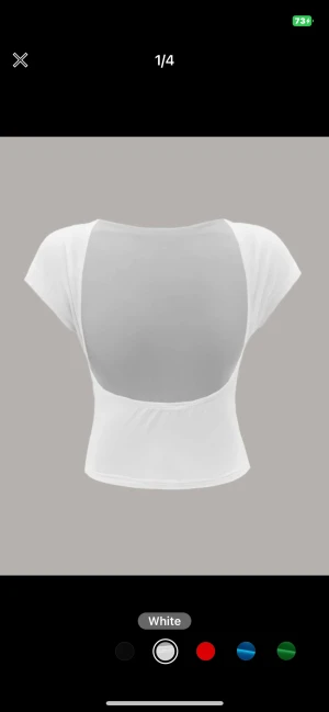 vit rygglös topp  - jättefin vit rygglös topp ifrån shein💕💗 aldrig använd och prislappen sitter kvar 💗 säljer då den inte kommit till användning! hör gärna av er ifall ni har frågor😊 frakt tillkommer! 