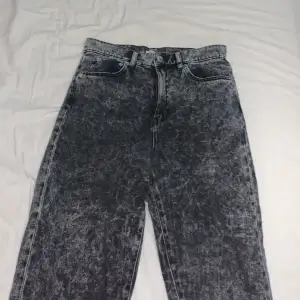 Gråa jeans från Lindex