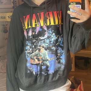 Nirvana hoodie i bra skick! 