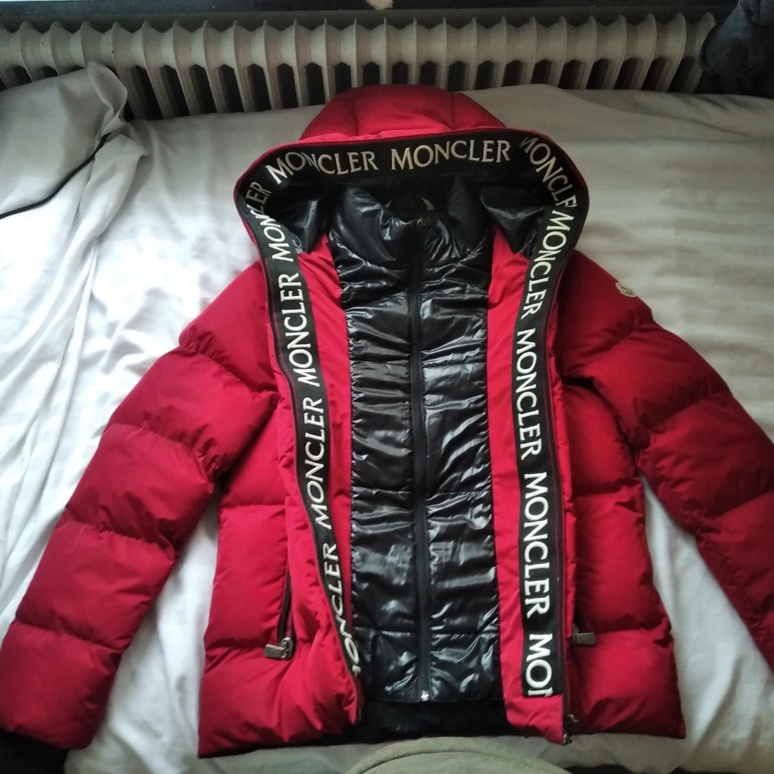 Röd Moncler Jacka  - 90