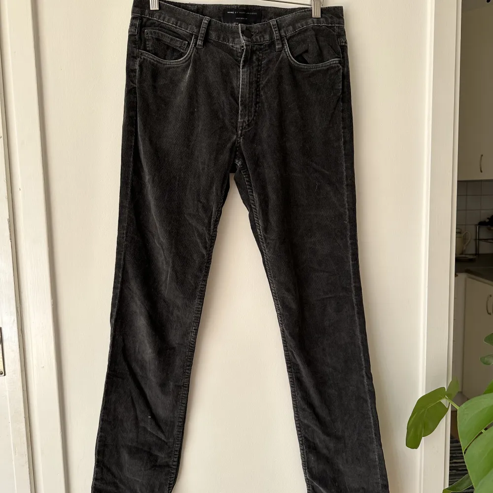Byxa i manchestertyg från Marc Jacobs. Uniform fit.. Jeans & Byxor.