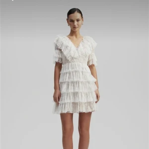 ByMalina klänning - Intressekoll på min Sky-dress by malina klänning i storlek XS! Klänningen är endast använd under en halv kväll och har inga spår på användning, alltså i toppskick🥰 Nypris ligger på 2.500kr, mitt pris 1.899! Skriv privat vid ytterligare frågor&funderingar 