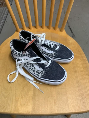 Vans Old Skool (Leopard Suede) - Vans Leopard Suede  Oanvända med låda US 6 / EU 38