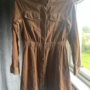 Klänning - Fin klänning funkar väldigt bra med bälte också