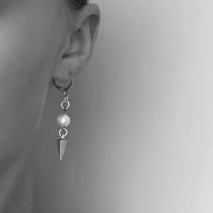 Örhängen!🙌🏼🤍 - Jättefina stockholmstil örhängen! De säljs styckvis❤️ de är hemgjorda och av bra kvalitet👌🏼❤️ jag har bara i silver vid tillfället😍