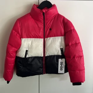 8848 Altitude skidjacka - Helt ny med lappar kvar. Modell Nora Jr Jacket str 140