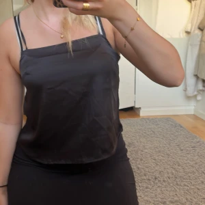 Festtopp  - Topp i satin som passar bra till fest 💓