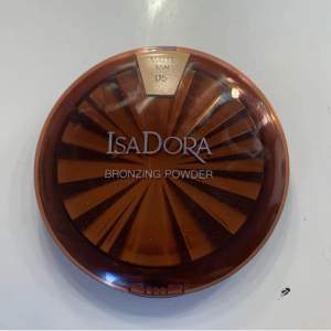  oöppnad IsaDora bronzer färgen 05 matte tan. Den är bara testad 