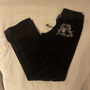 Juicy couture byxor - Juicy couture mysbyxor i stl s. Slitna men hela, därav priset. Stl S. Finns i Göteborg 
