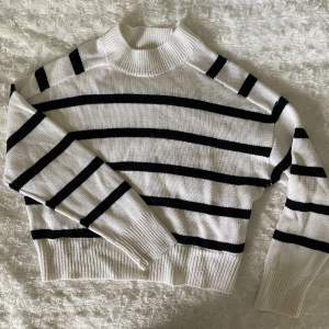 randig stickad tröja från new yorker, köpt för 189. 🫶🏻💓
