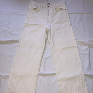 Vita jeans  - Vita vida jeans från lager 157 i modellen boulevard med fickor fram och bak, köparen står för frakten och priset går att förhandla 