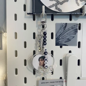 Nyckelring  - B.I love or die tour nyckelring🖤🤍50kr + frakt! 