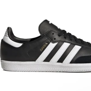 Adidas samba skor - Säljer mina oanvända adidas skor, fick dom men dom har inte riktigt min stil så dom har inte kommit till användning.  skriv till mig om du vill ha flera bilder 🥰