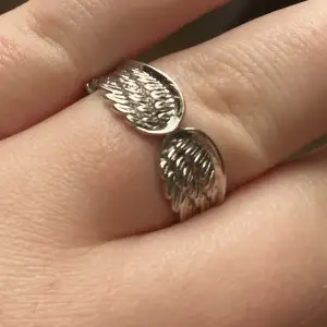 Jätte fin ring som efterliknar Zadig & voltare märket!🩷 kommer tyvärr inte till användning