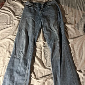 Straight leg jeans  - Säljer för dom inte passar, fick dom i julas och är använda några gånger men väldigt bra skick. Köpte för 400 på lager 157💕
