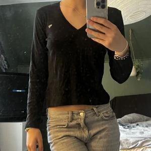 Esprit topp - Tröja från esprit med små stenar vid bröstet, så fin!’