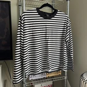 Monki tröja - Använd väldigt få antal ggr ❤️inga skavanker !