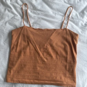 Linne - Hej säljer nu ett linne ifrån ginatricot i storlek M, sitter väldigt fint på 