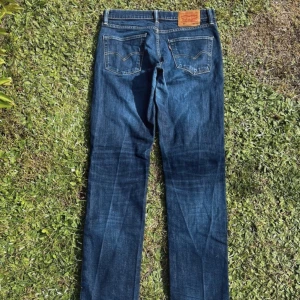 Levis jeans - Vintage skitsnygga Levis jeans. Straight modell. 