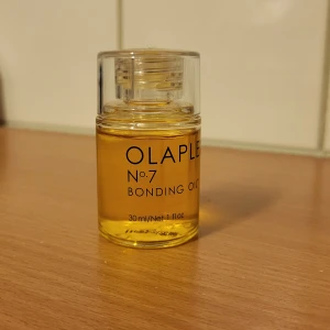 Olaplex olja - Använt några droppar och inköpt för ca 1 månad sen. Säljes för 100kr plus frakt