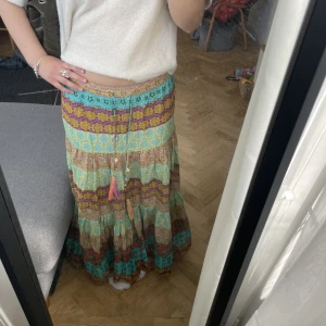 Zarakjol - Säljer denna populära Långkjol från zara. Slutsåld på hemsidan💓