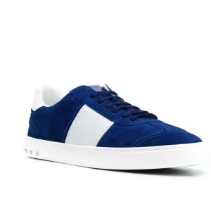 Valentino flycrew - Jag söker valentino flycrew i storlek 43 eller 44 skriv till mig om ni har några spelar ingen roll på sicket tveka inte och skriv