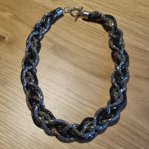 Flätat stort halsband - Flätat stort statement halsband