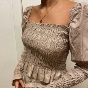 Topp - Aldrig använd, tror den är från Gina🤍