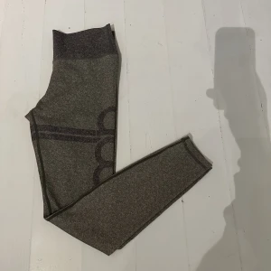 Aimn tights  - Sparsamt använda tights från aimn🌸