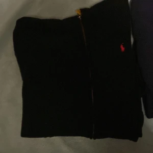 Polo Ralph louren  - Helt ny säljer den på grund av att den är för liten de passar s och m 