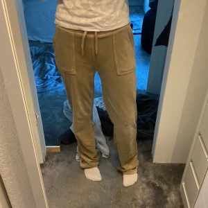 juicy byxor - säljer nu mina juicy byxor pga att dom aldrig kommer till användning! storlek S men passar xs-m