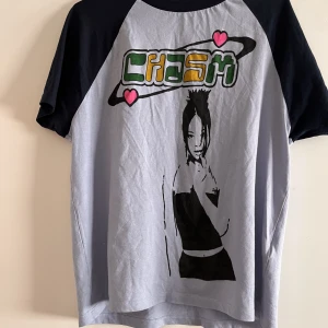 Y2K t-shirt - Egen gjord t shirt med Y2K tryck, kom DM för mer bilder / frågor