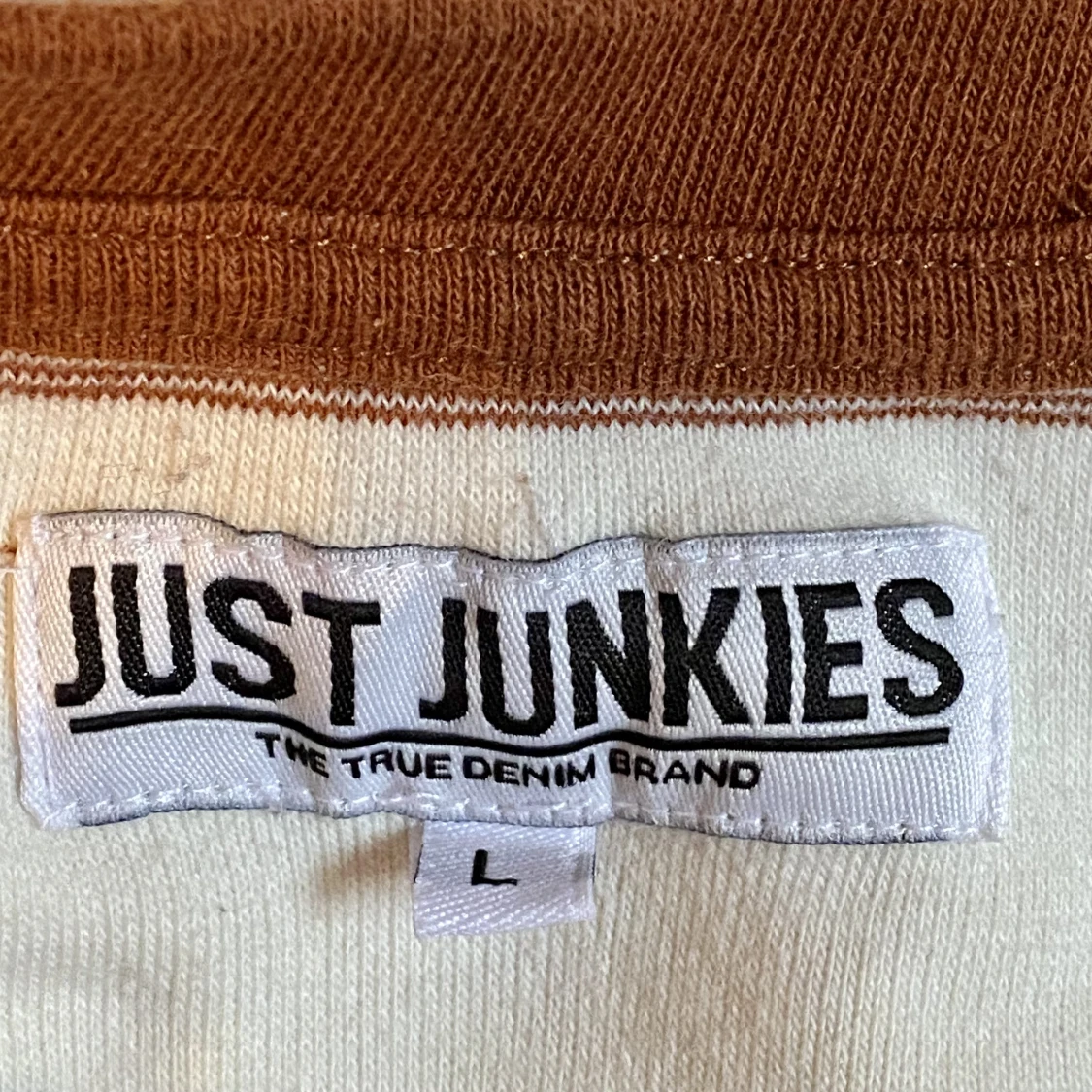 Randig t-shirt 🤍🤎 - 90