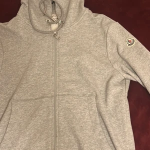 Moncler kofta - Storlek M